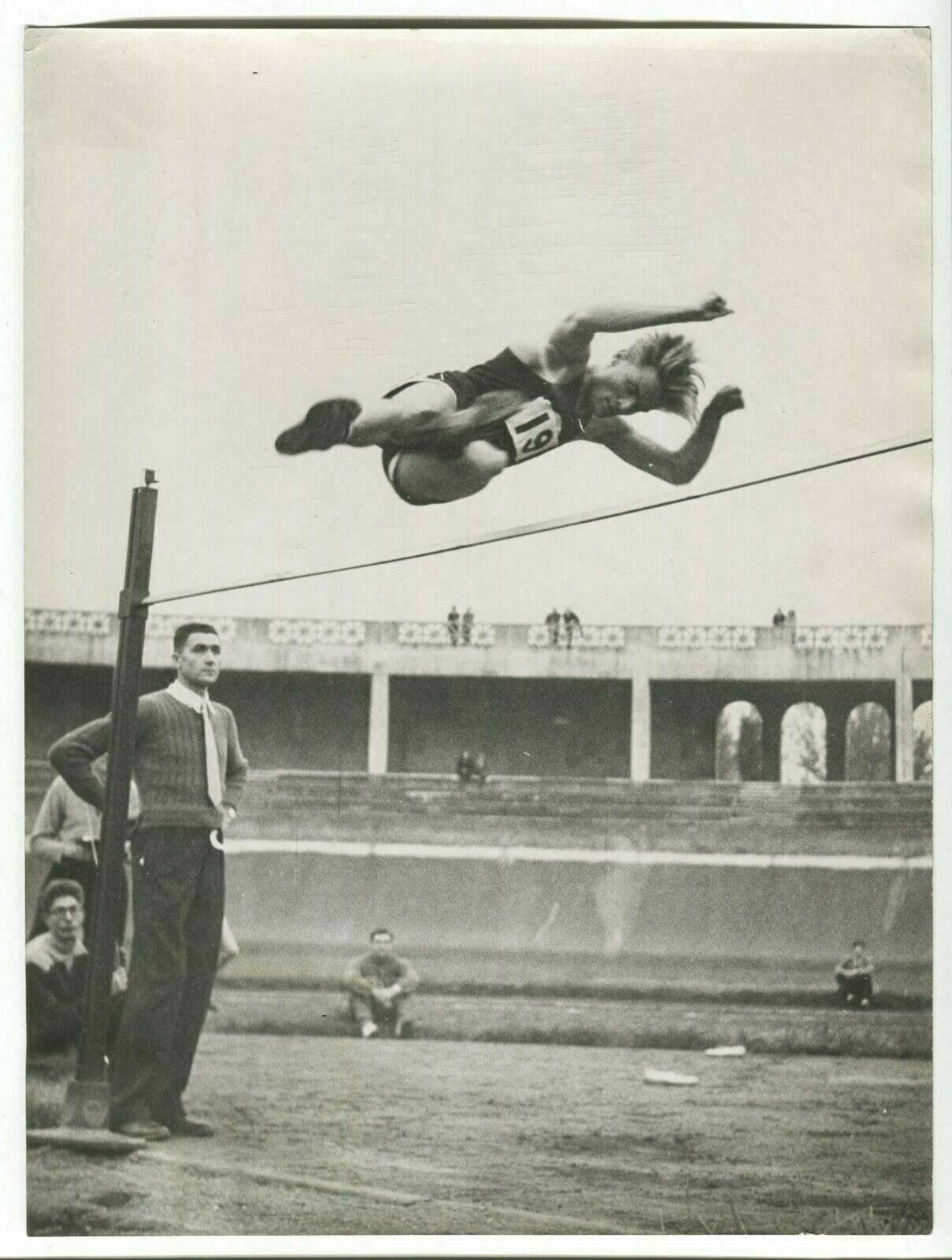 Vintage Photographs Original Sport Athleticism, Pole vault 1951 image 2