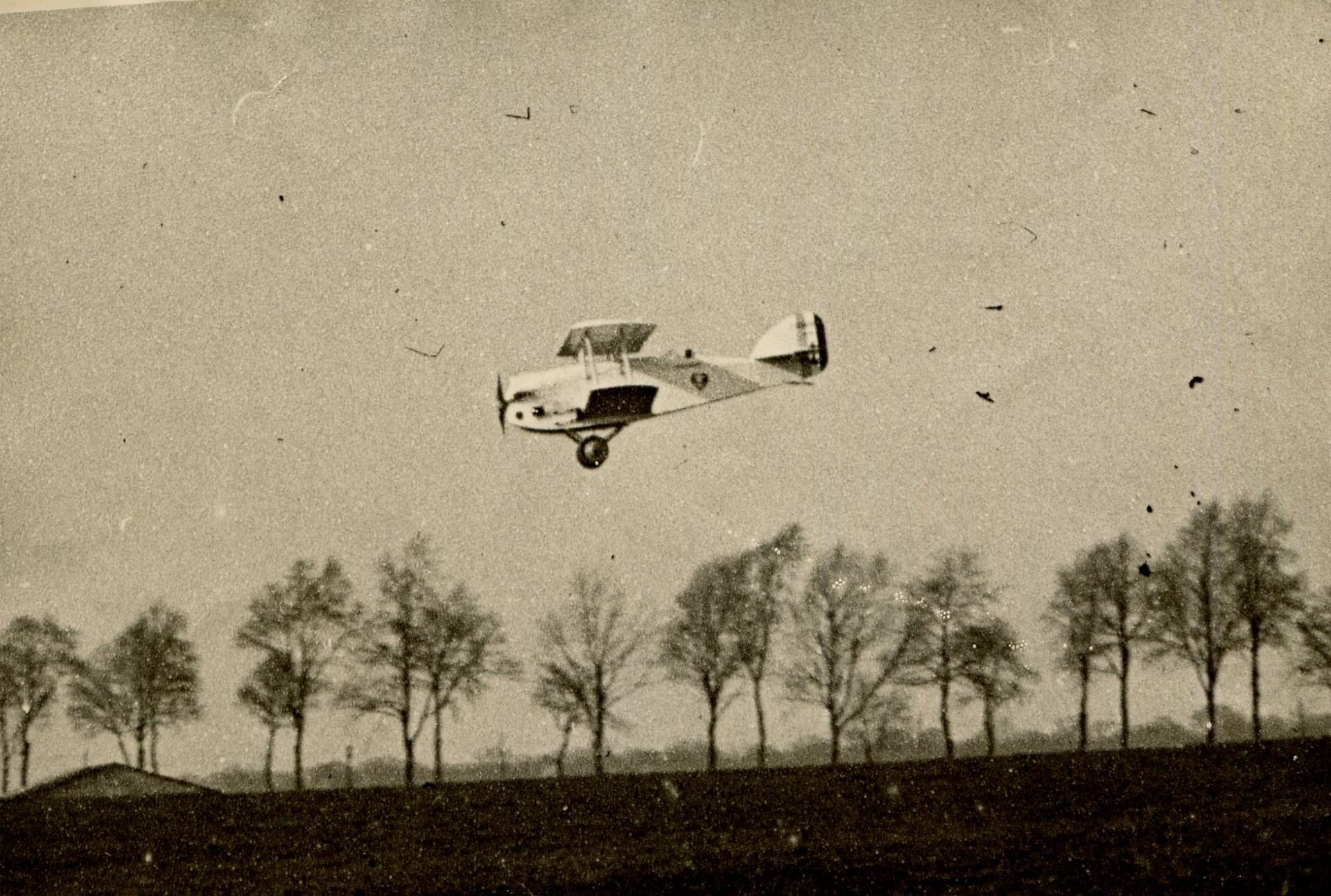 Plane Landing 1920'