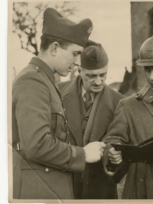 Vintage Photography Press Army Zone 1940, Military Men image 3