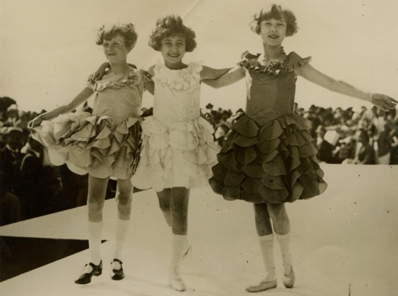 Best Friends 1920' Photograph