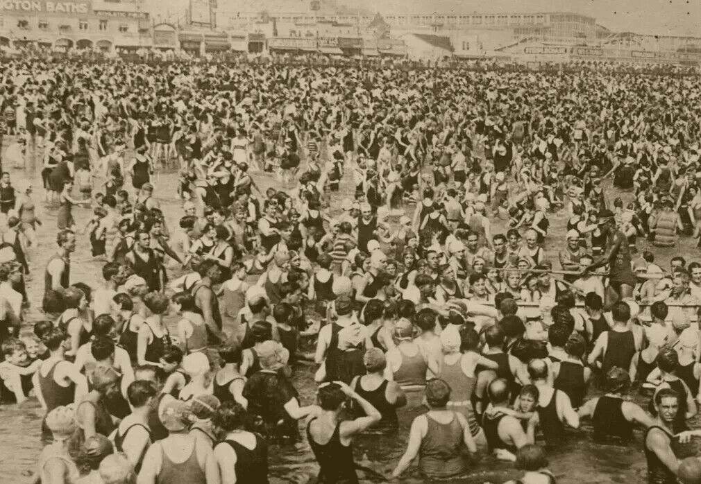 Vintage Photography Original Crowd at Sea 1920' image 4