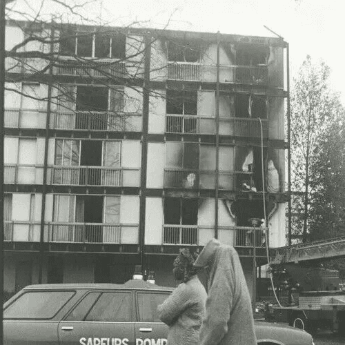 Vintage Photographs Women AFP - PRESS - Rouen fire May 1981 image 2