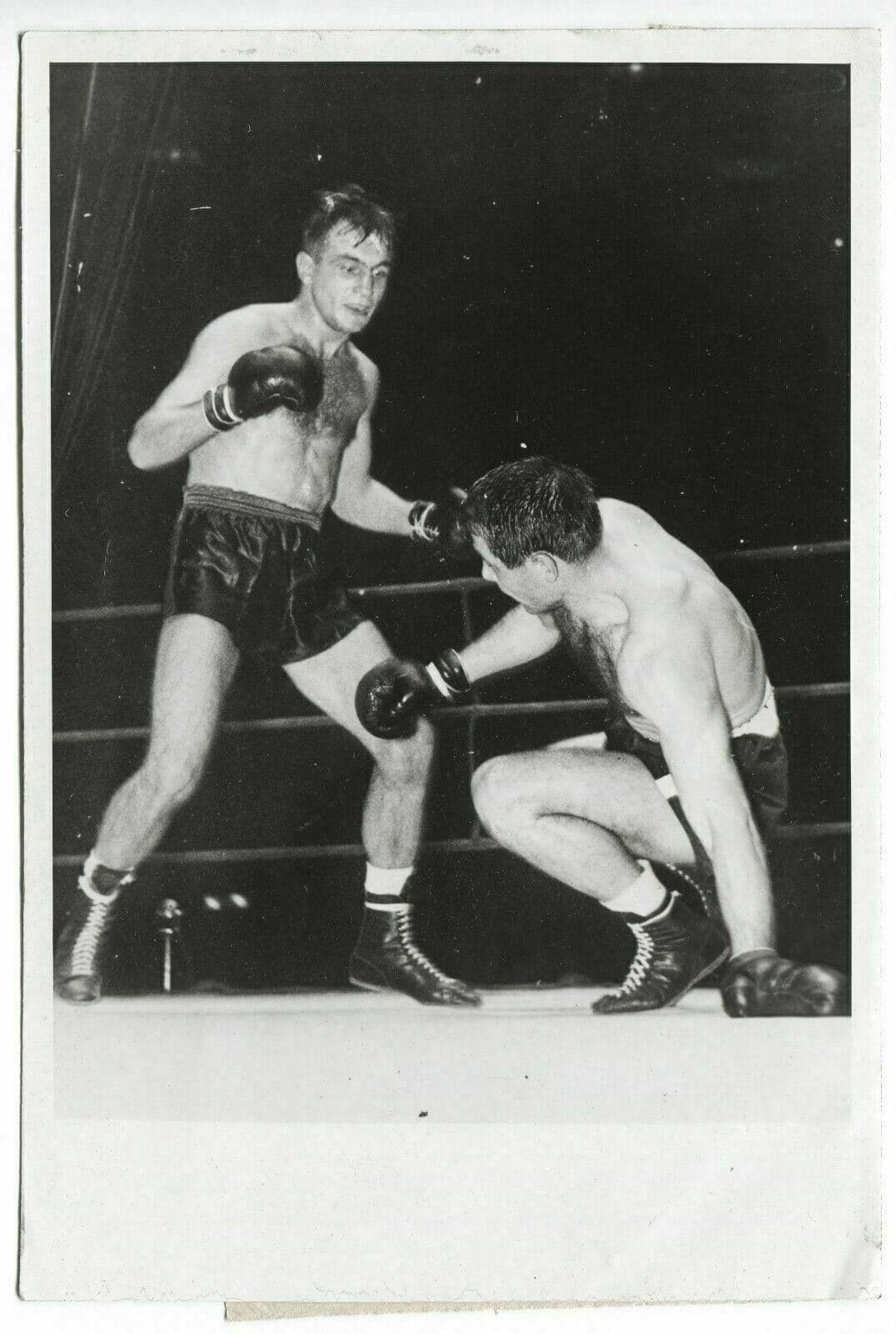 Photographs PRESSE BOXE - Charles Humez bat Tiberio Mitri 1951 image 2