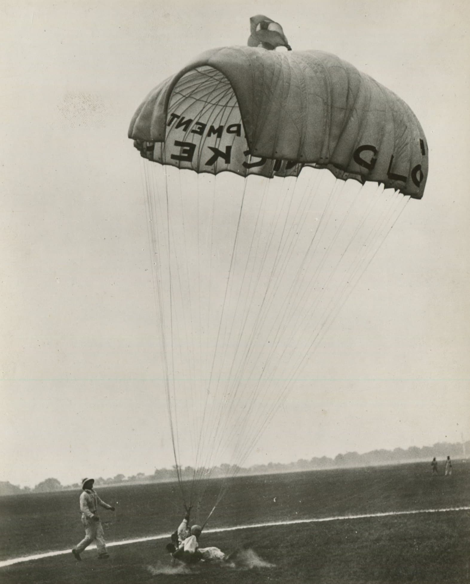Parachute descent, Cleveland Meeting c.1940