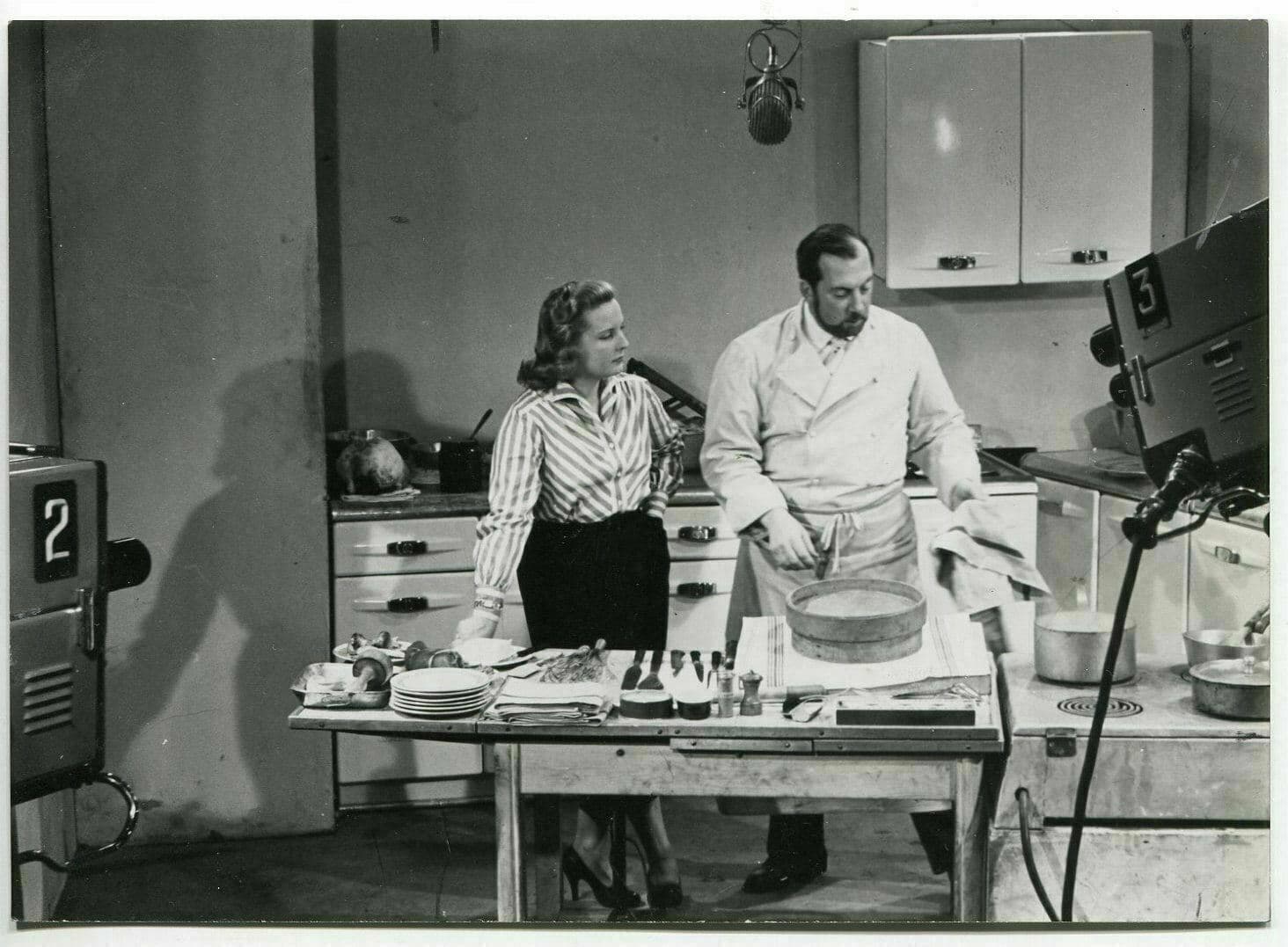 Photograph Cook Raymond Oliver and Catherine Langeais - Photo Presse c. 1970 image 2