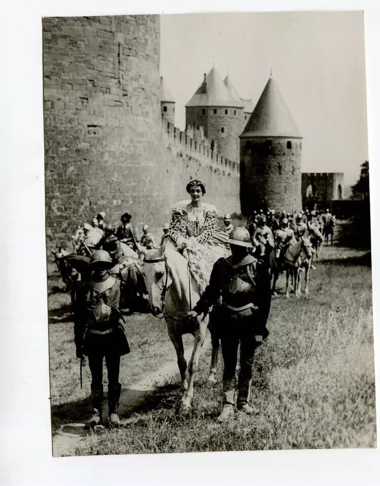 Vintage Photograph Party in Carcassonne image 2