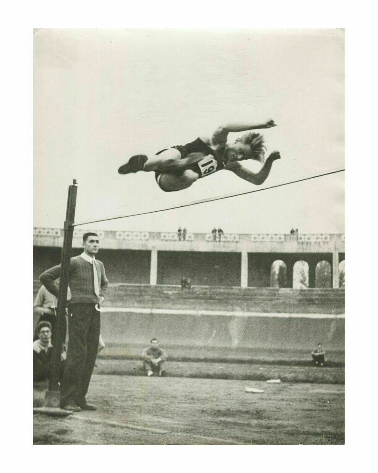 Vintage Photographs Original Sport Athleticism, Pole vault 1951