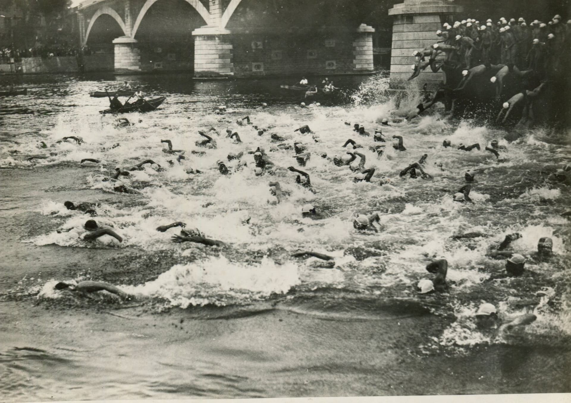 Swimming across Paris, 360 swimmers c. 1950