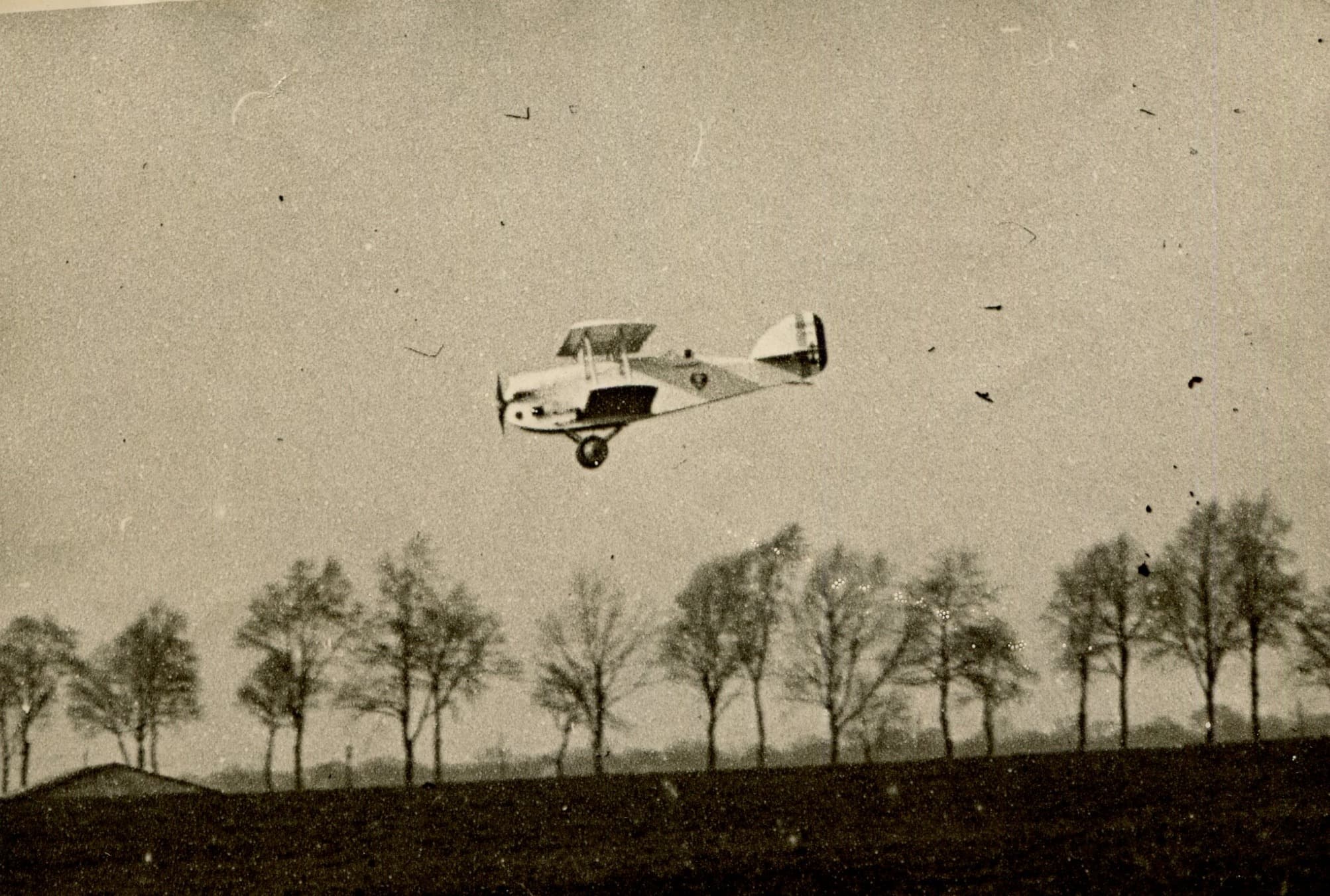 Plane Landing 1920' image 1