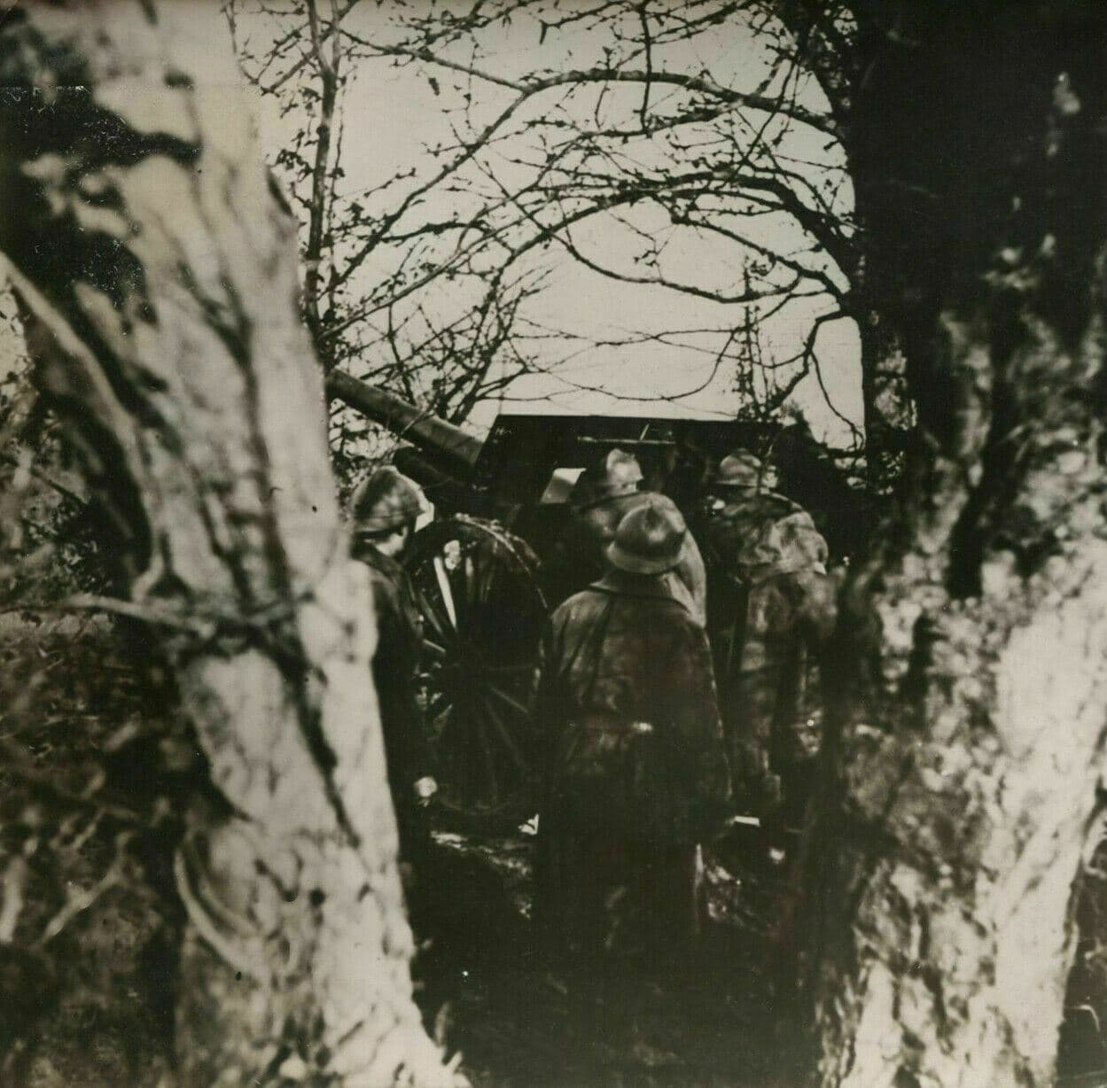 Vintage Photograph France Presse - Piece de I05 sur Batterie au front WWII 1939